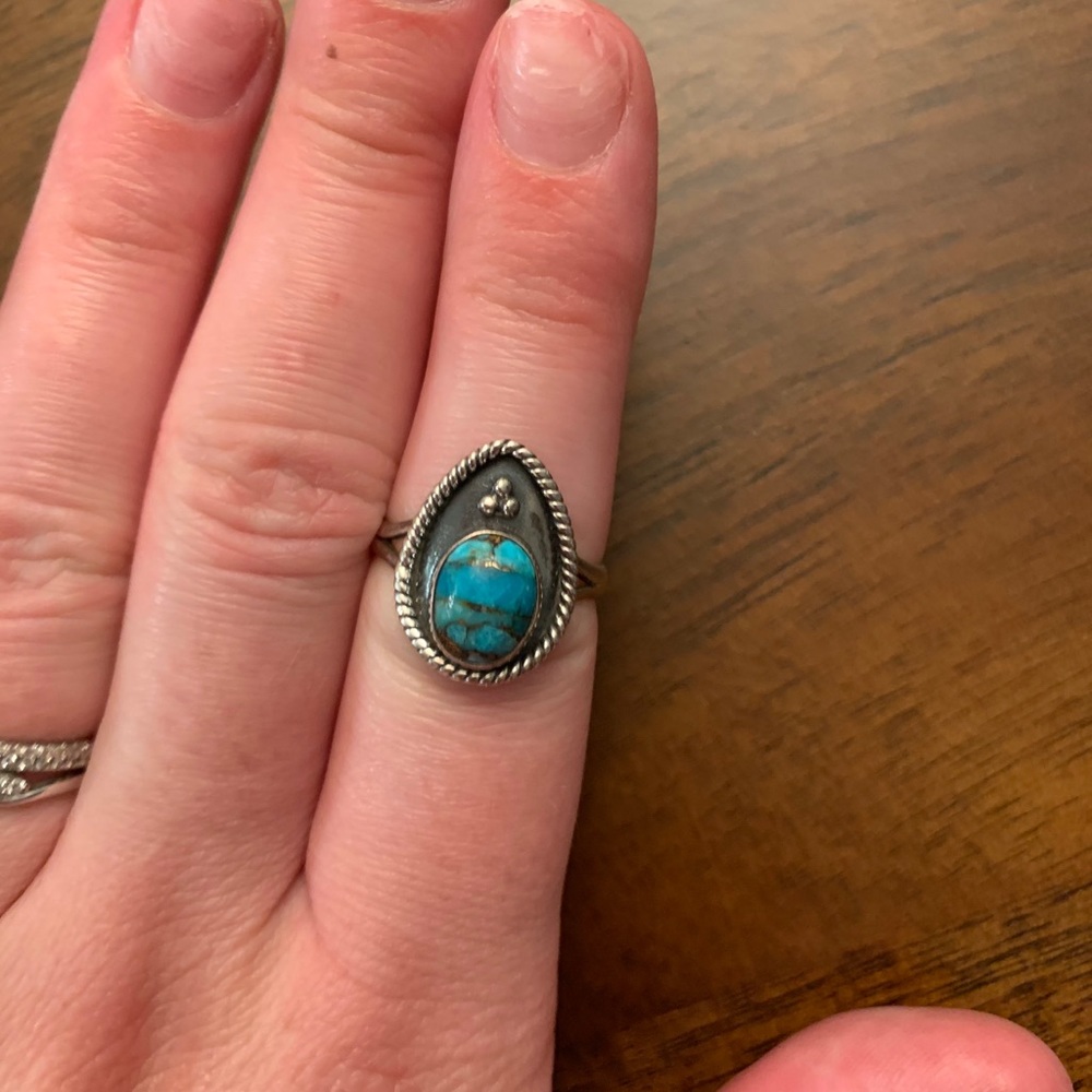 Turquoise and silver ring - Picture 2 of 3